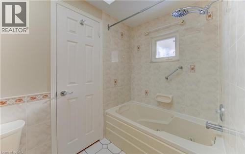 21 Sandcliffe Place, Waterloo, ON - Indoor Photo Showing Bathroom