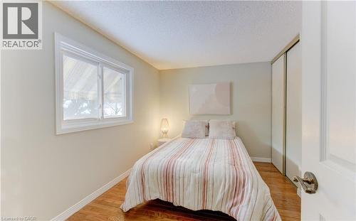 21 Sandcliffe Place, Waterloo, ON - Indoor Photo Showing Bedroom