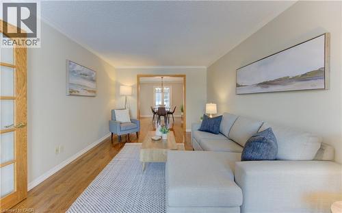 21 Sandcliffe Place, Waterloo, ON - Indoor Photo Showing Living Room
