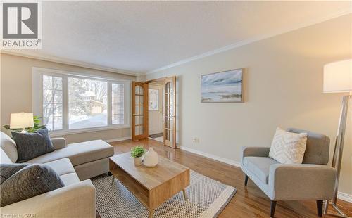 21 Sandcliffe Place, Waterloo, ON - Indoor Photo Showing Living Room