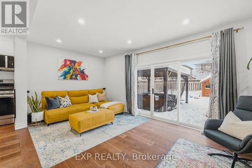 279 Highbrook Crescent, Kitchener, ON - Indoor Photo Showing Living Room