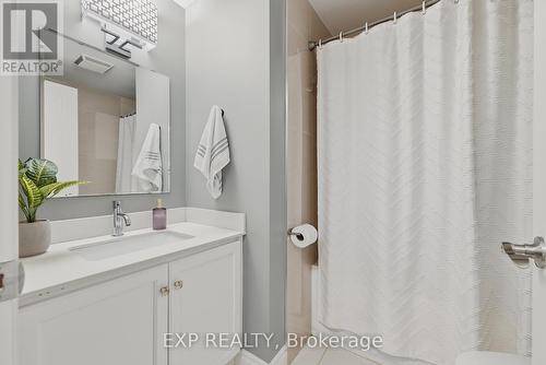 279 Highbrook Crescent, Kitchener, ON - Indoor Photo Showing Bathroom