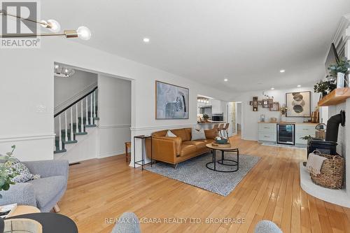 202 Anne Street, Niagara-On-The-Lake (Town), ON - Indoor Photo Showing Living Room