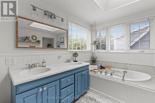 202 Anne Street, Niagara-On-The-Lake (Town), ON - Indoor Photo Showing Bathroom