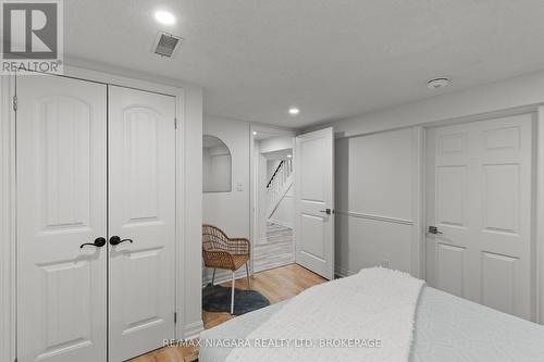 202 Anne Street, Niagara-On-The-Lake (Town), ON - Indoor Photo Showing Bedroom