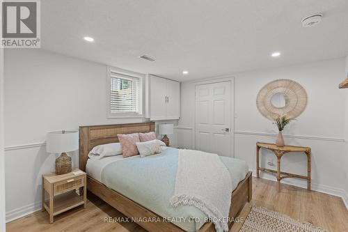202 Anne Street, Niagara-On-The-Lake (Town), ON - Indoor Photo Showing Bedroom