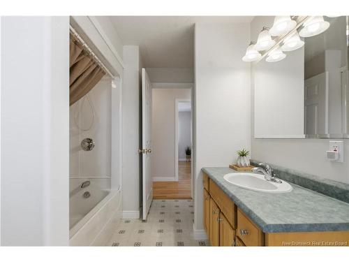 207 Manresa Dr, Fredericton, NB 