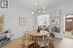 Lots of space for entertaining - 