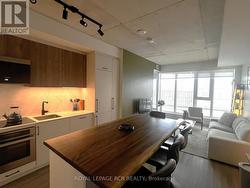 321 - 689 THE QUEENWAY  Toronto, ON M8Y 0C8