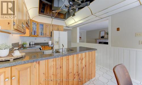 21 Sandcliffe Place, Waterloo, ON - Indoor Photo Showing Kitchen With Double Sink