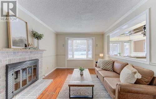 21 Sandcliffe Place, Waterloo, ON - Indoor Photo Showing Living Room With Fireplace