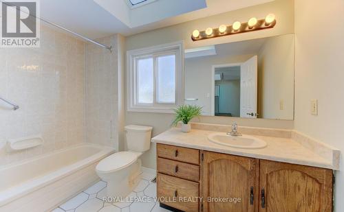 21 Sandcliffe Place, Waterloo, ON - Indoor Photo Showing Bathroom