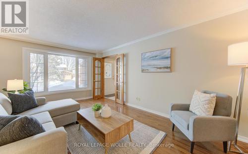 21 Sandcliffe Place, Waterloo, ON - Indoor Photo Showing Living Room