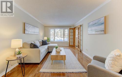 21 Sandcliffe Place, Waterloo, ON - Indoor Photo Showing Living Room