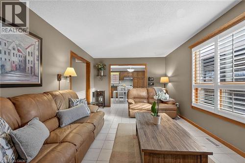 15 Gabriele Court, Hamilton, ON - Indoor Photo Showing Living Room