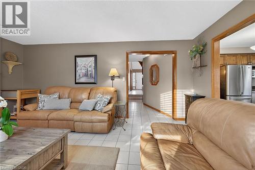 15 Gabriele Court, Hamilton, ON - Indoor Photo Showing Living Room