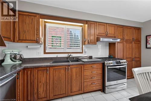15 Gabriele Court, Hamilton, ON - Indoor Photo Showing Kitchen With Double Sink