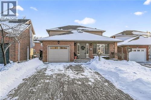 15 Gabriele Court, Hamilton, ON - Outdoor With Facade