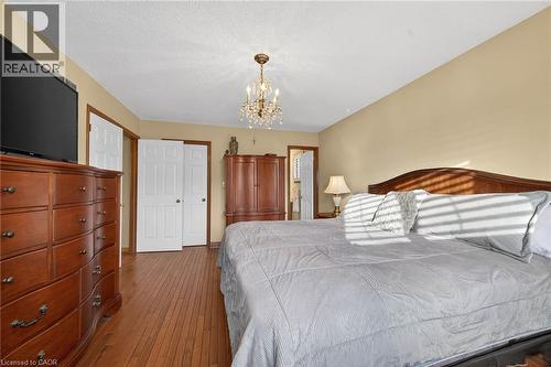 15 Gabriele Court, Hamilton, ON - Indoor Photo Showing Bedroom