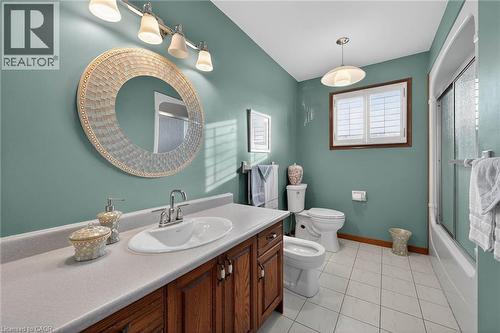 15 Gabriele Court, Hamilton, ON - Indoor Photo Showing Bathroom