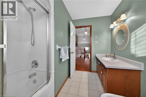15 Gabriele Court, Hamilton, ON - Indoor Photo Showing Bathroom
