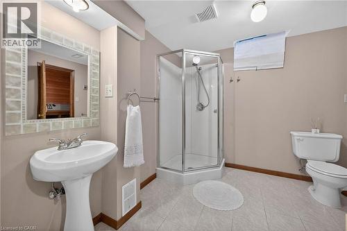15 Gabriele Court, Hamilton, ON - Indoor Photo Showing Bathroom