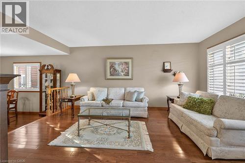 15 Gabriele Court, Hamilton, ON - Indoor Photo Showing Living Room