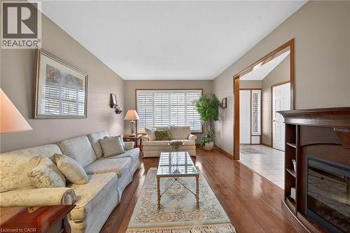 15 Gabriele Court, Hamilton, ON - Indoor Photo Showing Living Room