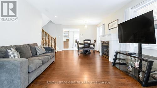 5962 Manzanillo Crescent, Mississauga, ON - Indoor Photo Showing Living Room