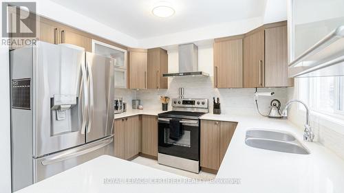 5962 Manzanillo Crescent, Mississauga, ON - Indoor Photo Showing Kitchen With Double Sink