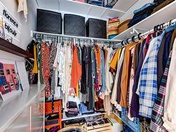 Walk-in closet - 
