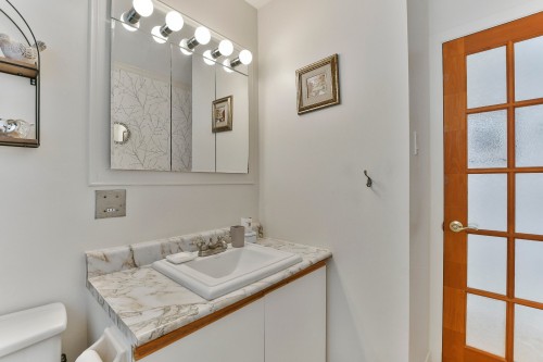 Salle de bains - 3950 Rue Nathalie, Laval (Fabreville), QC - Indoor Photo Showing Bathroom