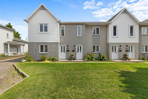 2718 Av. Raymond-Blouin  Québec (Les Rivières), QC G1M 3M4