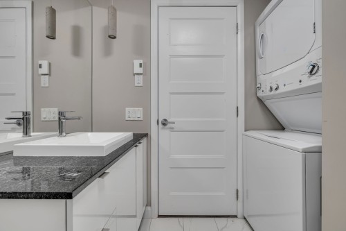 Salle de bains - 934-937 Av. Roland-Beaudin, Québec (Sainte-Foy/Sillery/Cap-Rouge), QC - Indoor Photo Showing Laundry Room