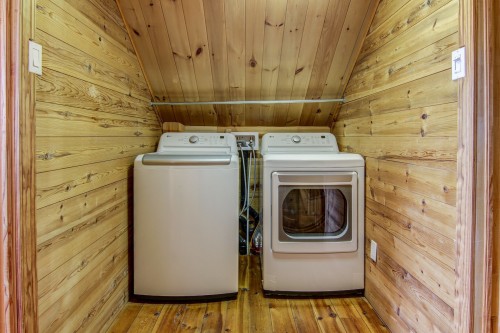 Salle de lavage - 3992 Rue Ste-Jeanne-D'Arc, Saguenay (Jonquière), QC - Indoor Photo Showing Laundry Room