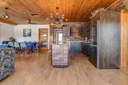 Cuisine - 3992 Rue Ste-Jeanne-D'Arc, Saguenay (Jonquière), QC - Indoor Photo Showing Kitchen