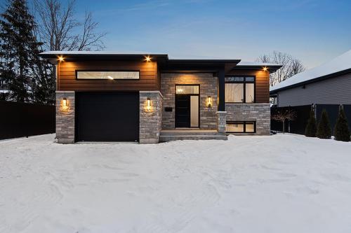 2 Rue Catherine  Saint-Jean-Sur-Richelieu, QC J2X 5M1