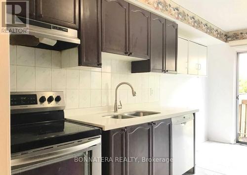 5359 Bullrush Drive, Mississauga, ON - Indoor Photo Showing Kitchen With Double Sink