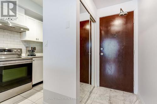 1106 - 1359 Rathburn Road, Mississauga, ON - Indoor Photo Showing Kitchen