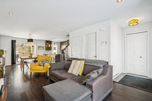 Salon - 762 Ch. Rhéaume, Saint-Michel, QC 