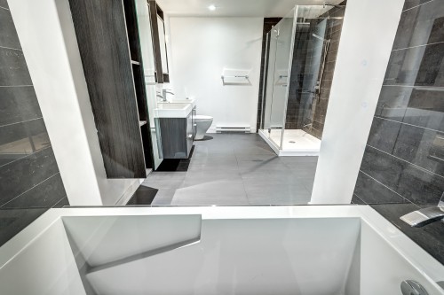 Salle de bains attenante à la CCP - 312-905 Av. Plymouth, Mont-Royal, QC - Indoor