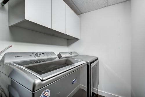 Salle de lavage - 312-905 Av. Plymouth, Mont-Royal, QC - Indoor Photo Showing Laundry Room