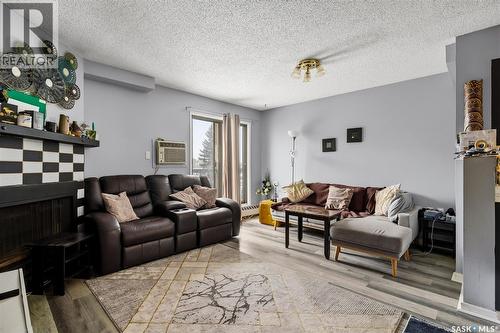 211 3410 Park Street, Regina, SK - Indoor Photo Showing Living Room