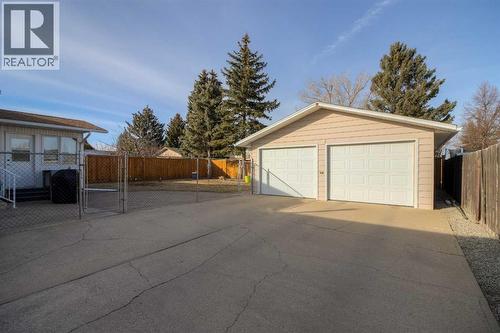 79 Temple Crescent W, Lethbridge, AB - Outdoor