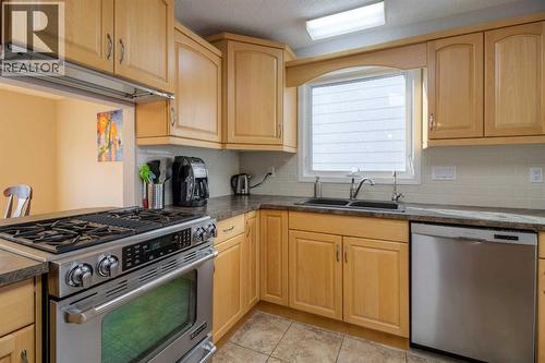 79 Temple Crescent W, Lethbridge, AB - Indoor Photo Showing Kitchen With Double Sink
