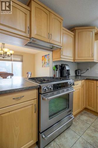 79 Temple Crescent W, Lethbridge, AB - Indoor Photo Showing Kitchen