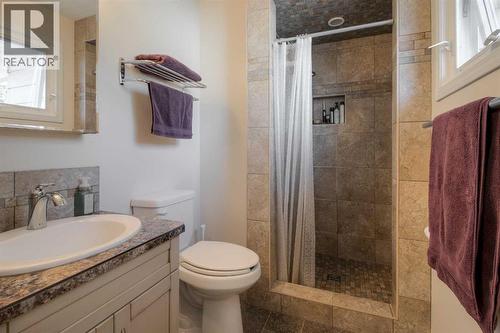 79 Temple Crescent W, Lethbridge, AB - Indoor Photo Showing Bathroom