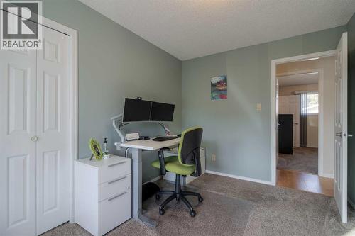 79 Temple Crescent W, Lethbridge, AB - Indoor Photo Showing Office