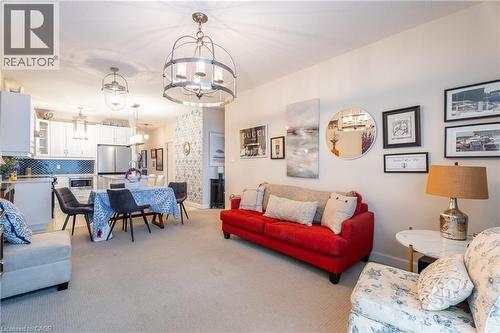 7 Comet Lane, Crystal Beach, ON - Indoor Photo Showing Living Room
