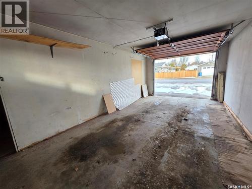 1420 Chaplin Street E, Swift Current, SK - Indoor Photo Showing Garage